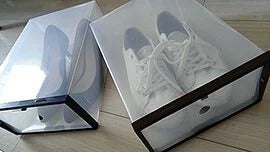 百円均一で購入できるシューズケースに靴を箱詰めする場合。セリアのシューズケース入れ。