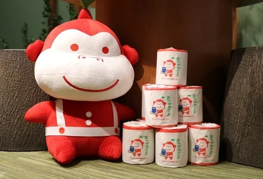 写真：スタッフのアイデアから生まれたこころくばり。りんごり君グッズが写っている写真。