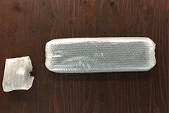 写真：緩衝材で包みテープで固定している写真