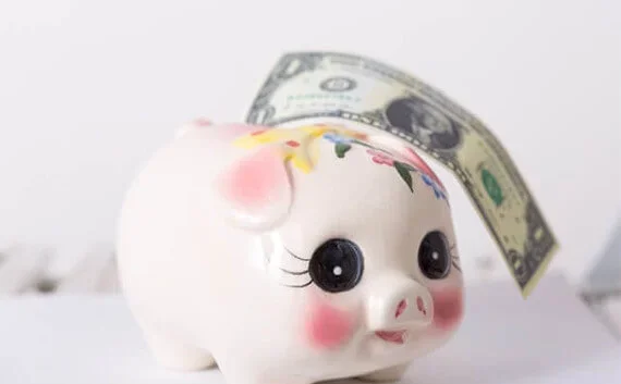 写真：豚の貯金箱の写真
