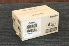 写真：スナック菓子のダンボール